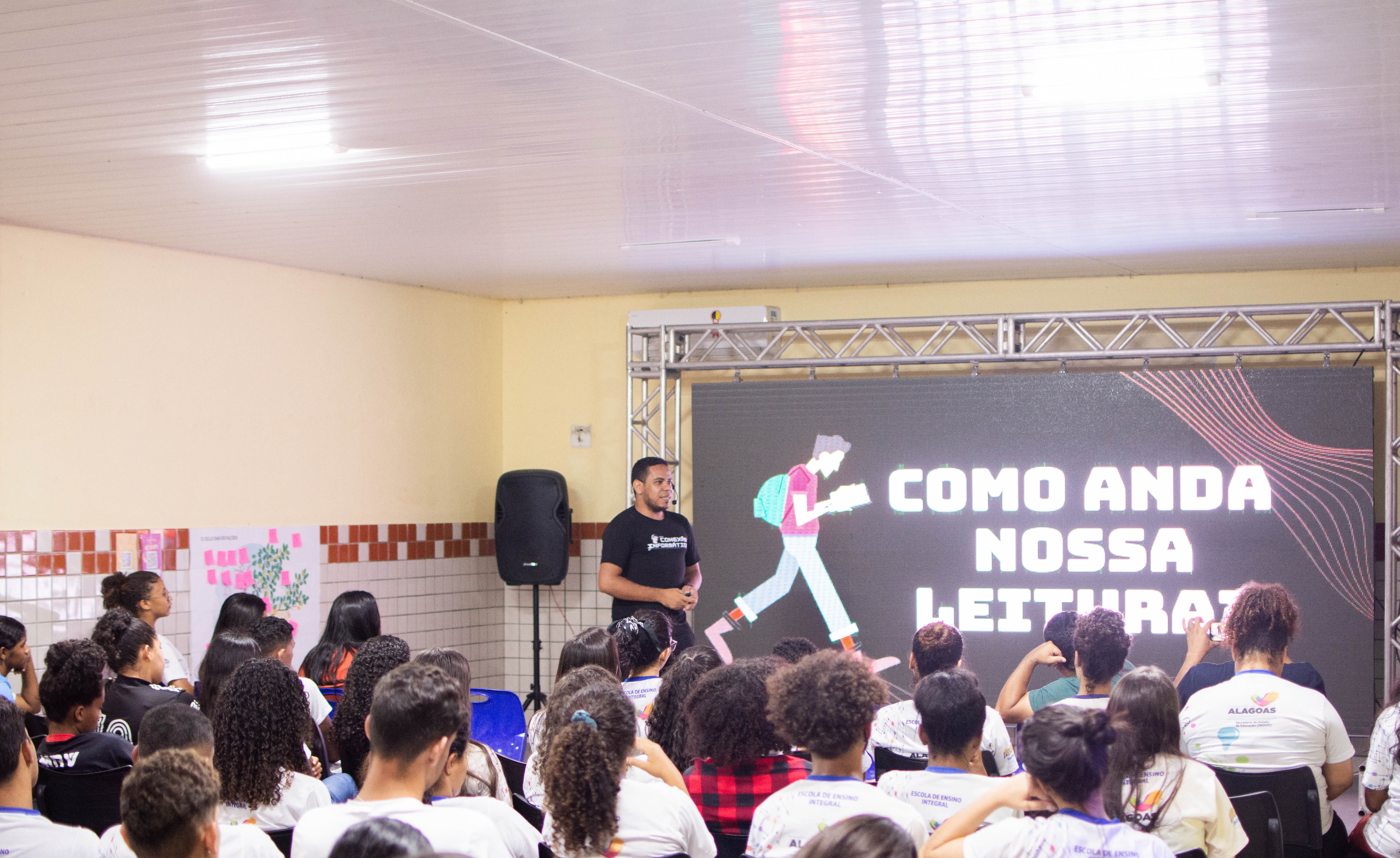 Diogenan Lima dando palestra